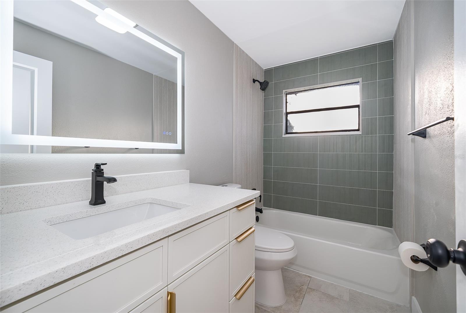 Image 16 of 35 For 201 Lyndhurst Court