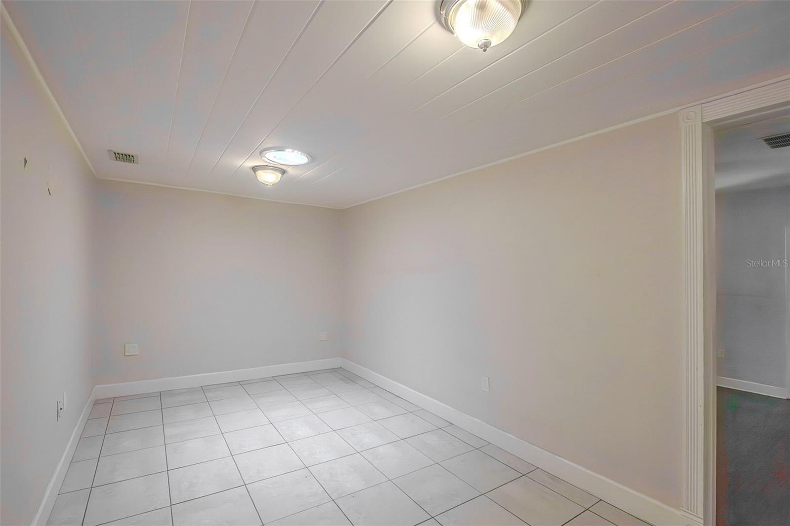 Image 12 of 27 For 840 Huntington Place