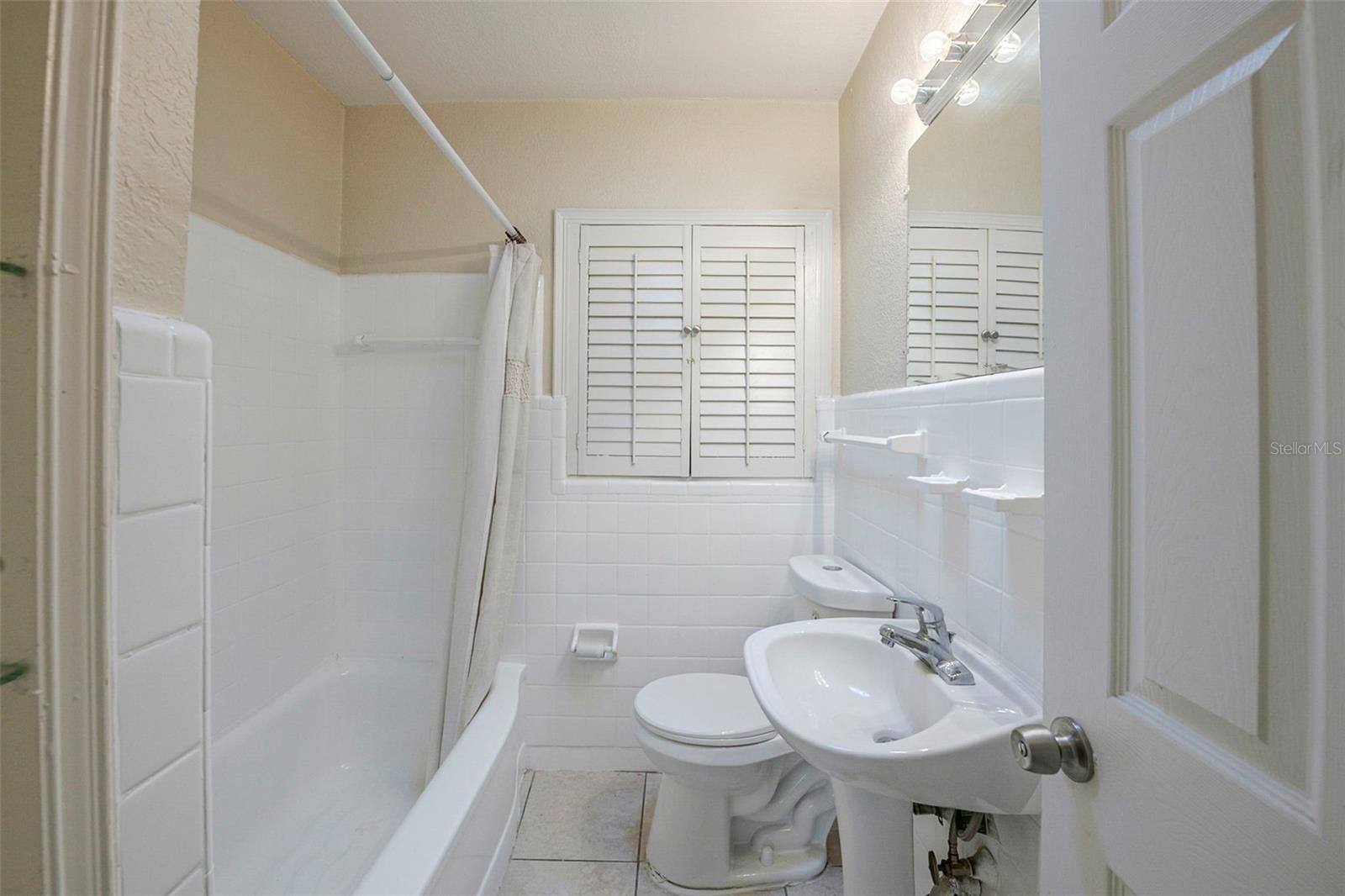 Image 24 of 27 For 840 Huntington Place