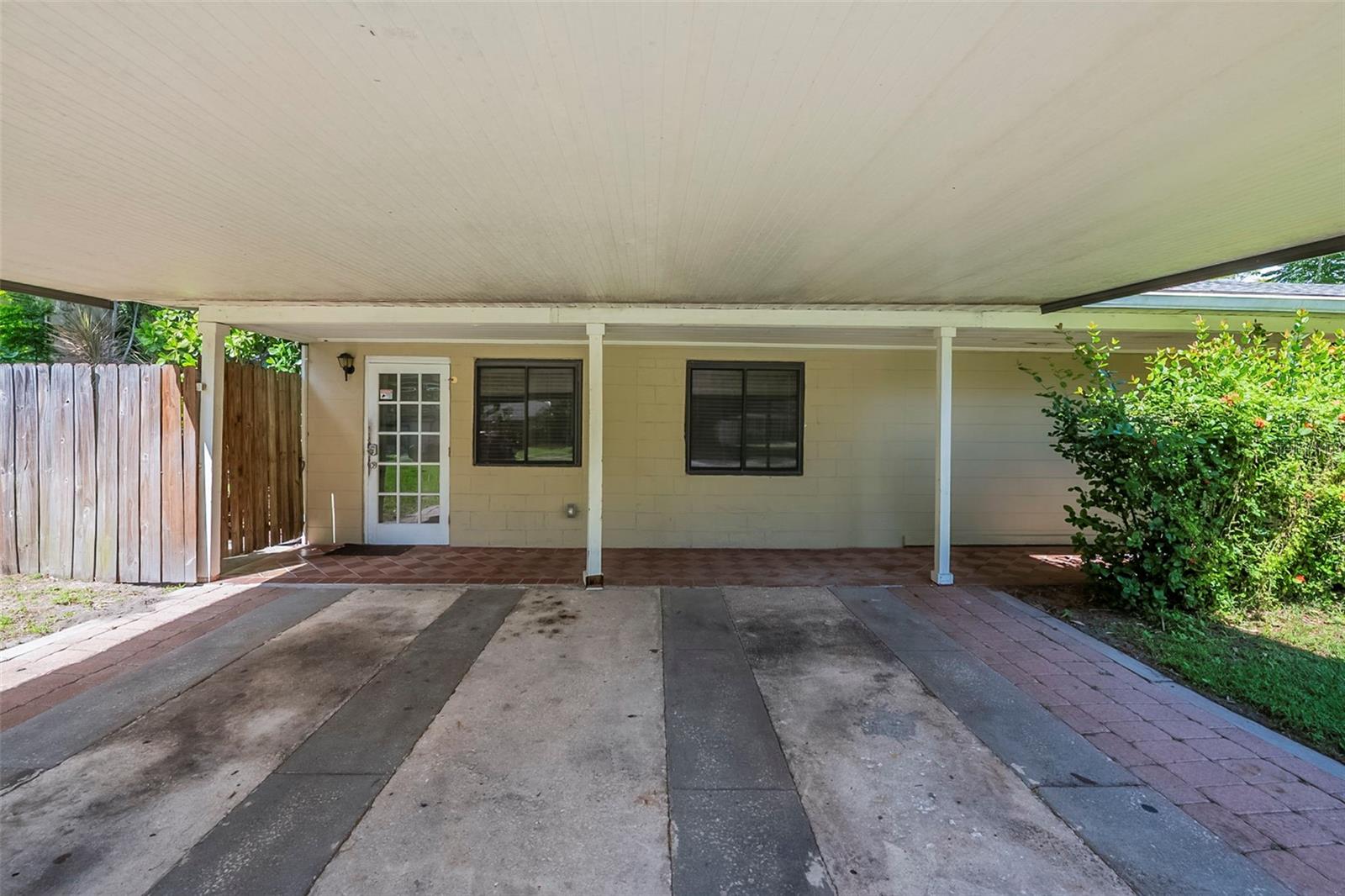 Image 4 of 27 For 840 Huntington Place