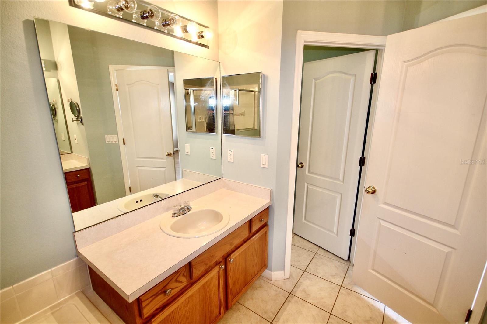 Image 18 of 33 For 9429 Southern Garden Circle
