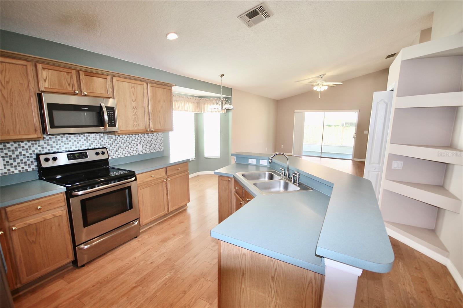 Image 8 of 33 For 9429 Southern Garden Circle