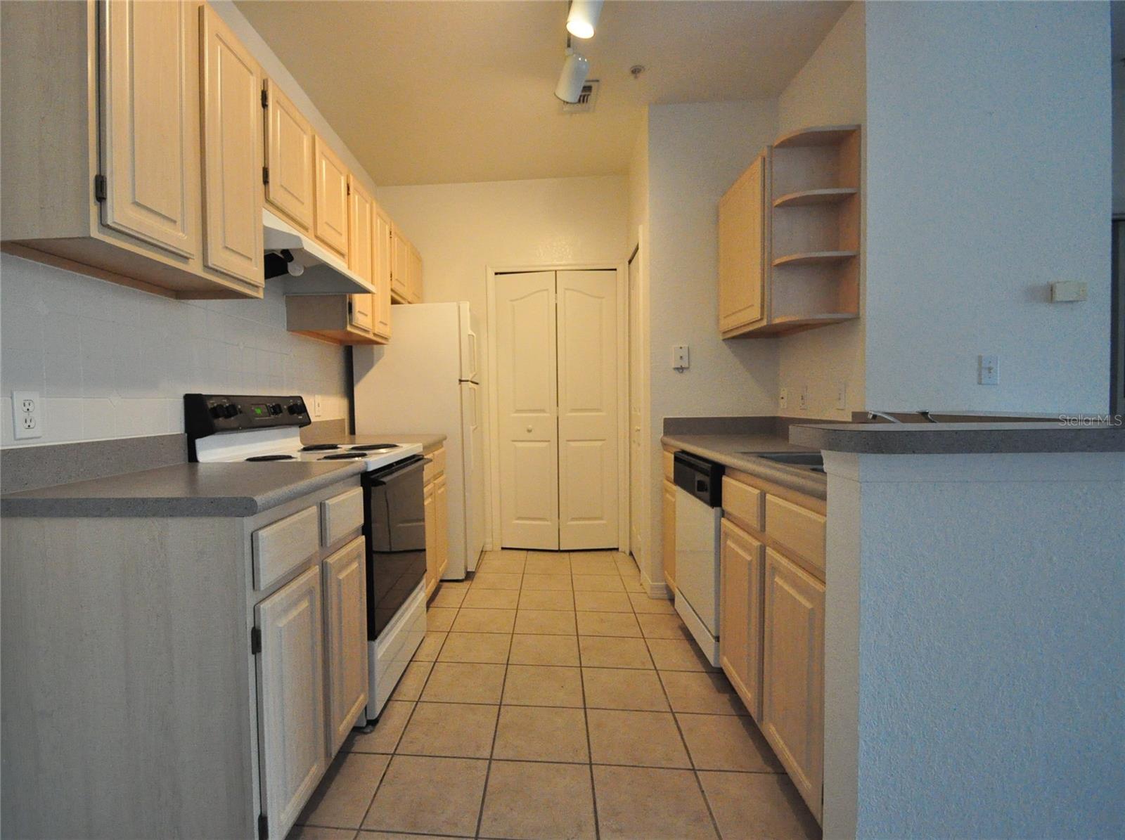 Image 2 of 10 For 5709 Legacy Crescent Place 301