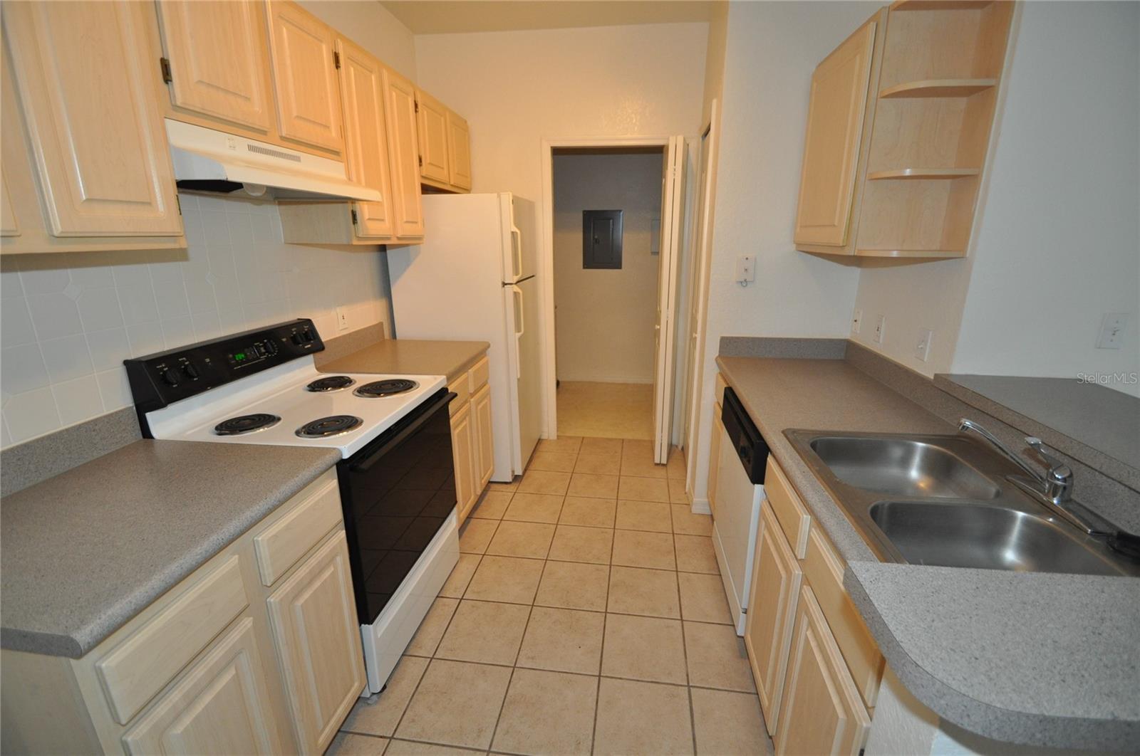 Image 3 of 10 For 5709 Legacy Crescent Place 301