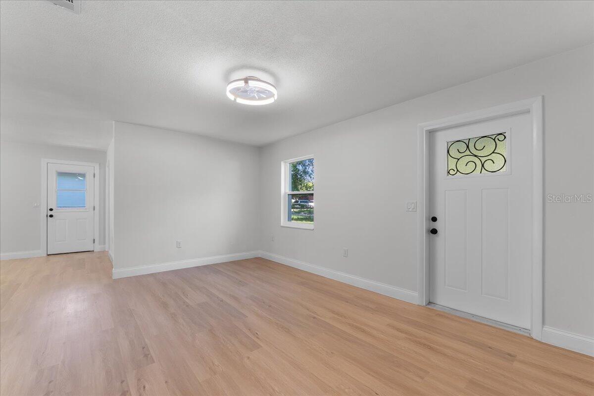 Image 13 of 41 For 2923 Kathryn Avenue