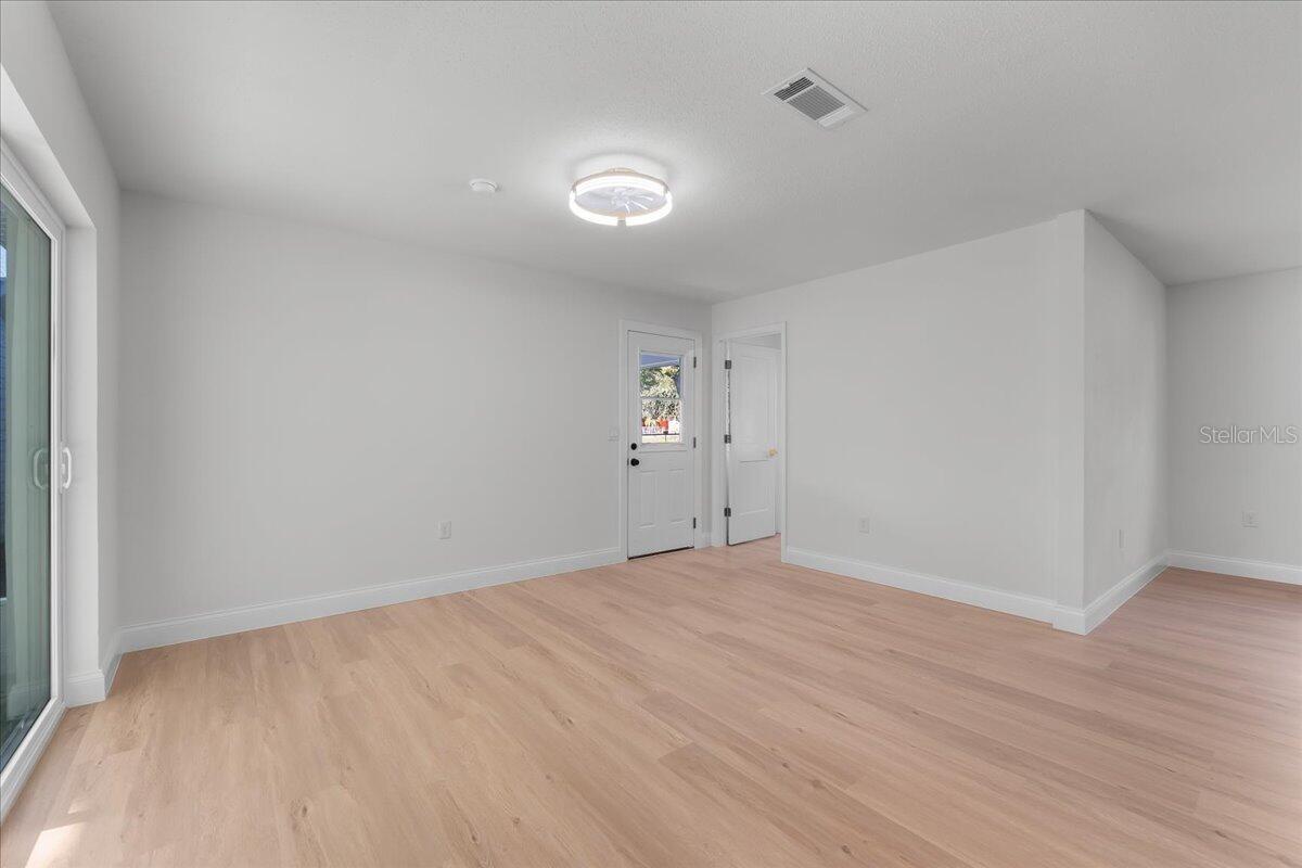 Image 15 of 41 For 2923 Kathryn Avenue
