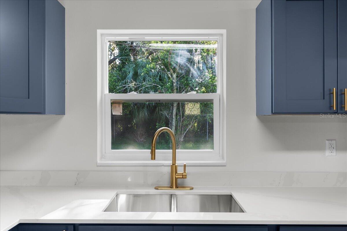 Image 18 of 41 For 2923 Kathryn Avenue