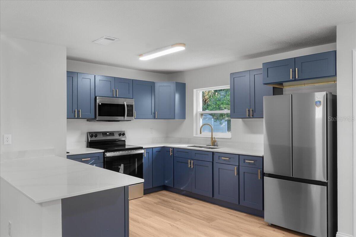 Image 20 of 41 For 2923 Kathryn Avenue