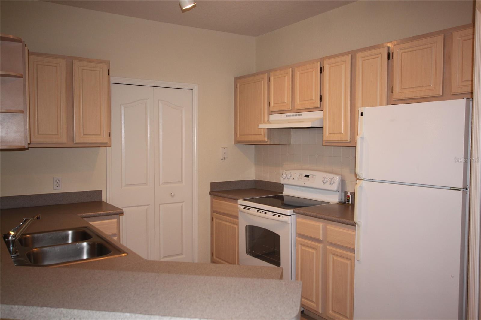 Image 2 of 12 For 5811 Legacy Crescent Place 202