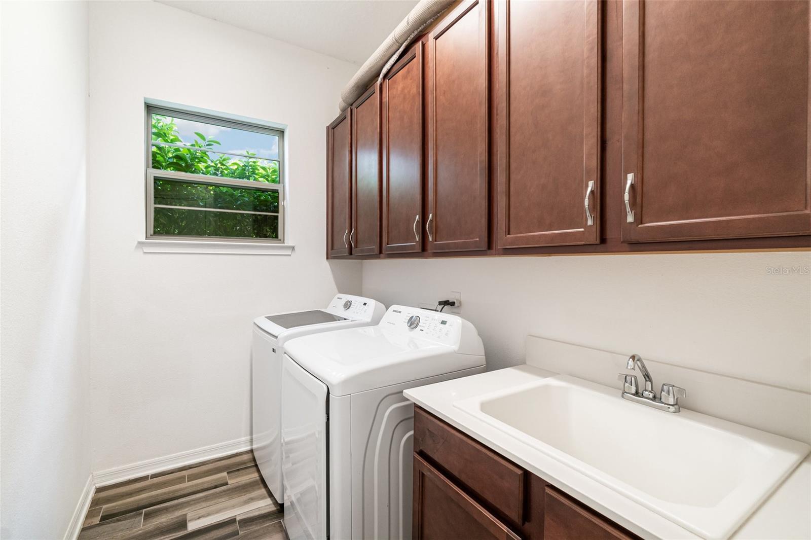 Image 18 of 37 For 10466 Siddington Drive