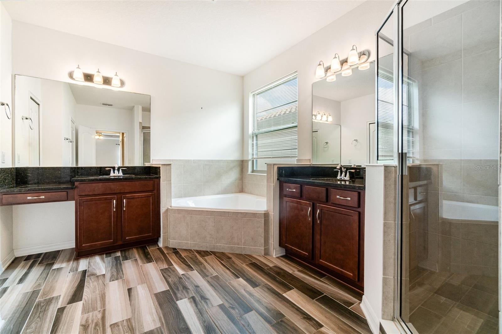 Image 26 of 37 For 10466 Siddington Drive