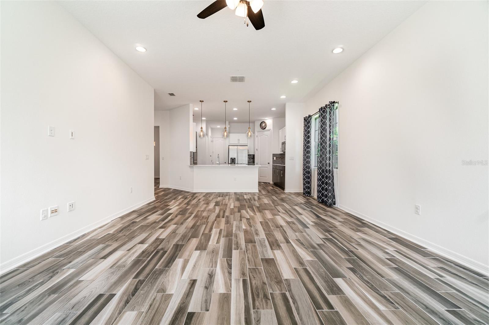Image 6 of 37 For 10466 Siddington Drive