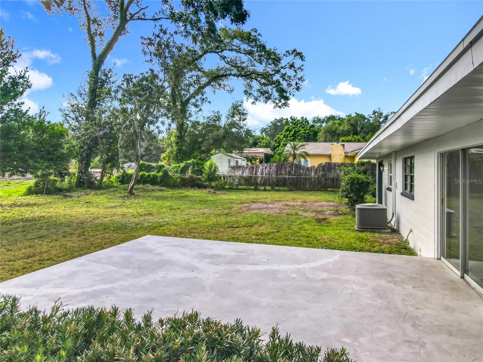 Image 13 of 56 For 1221 Oak Haven Drive