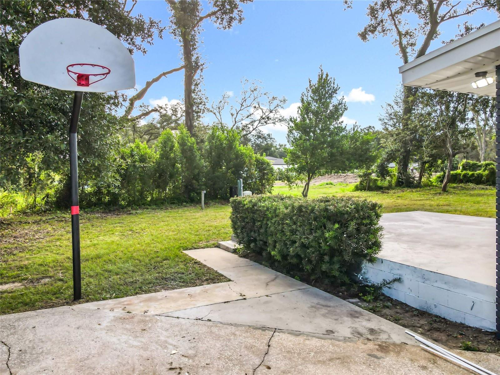 Image 14 of 56 For 1221 Oak Haven Drive