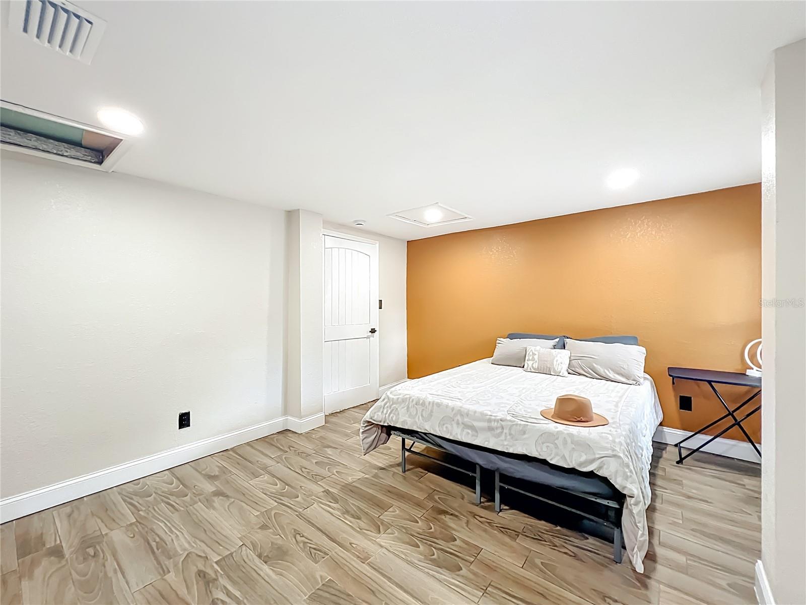 Image 20 of 39 For 638 6th Terrace