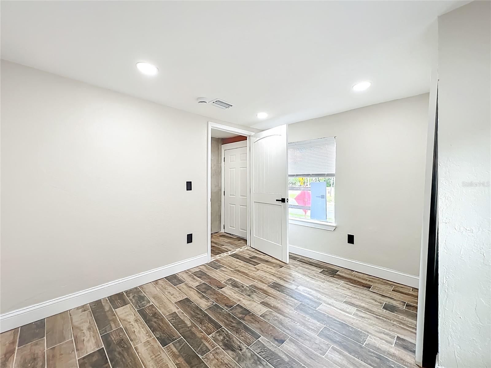 Image 27 of 39 For 638 6th Terrace