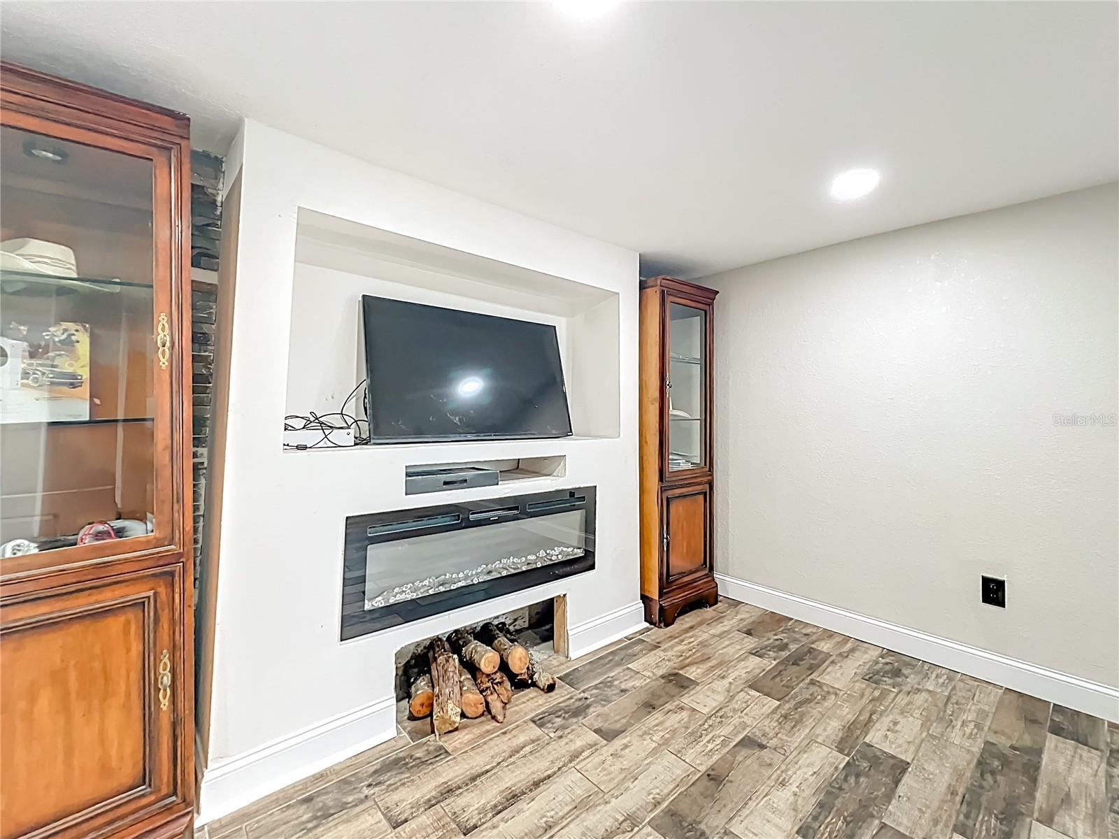 Image 3 of 39 For 638 6th Terrace