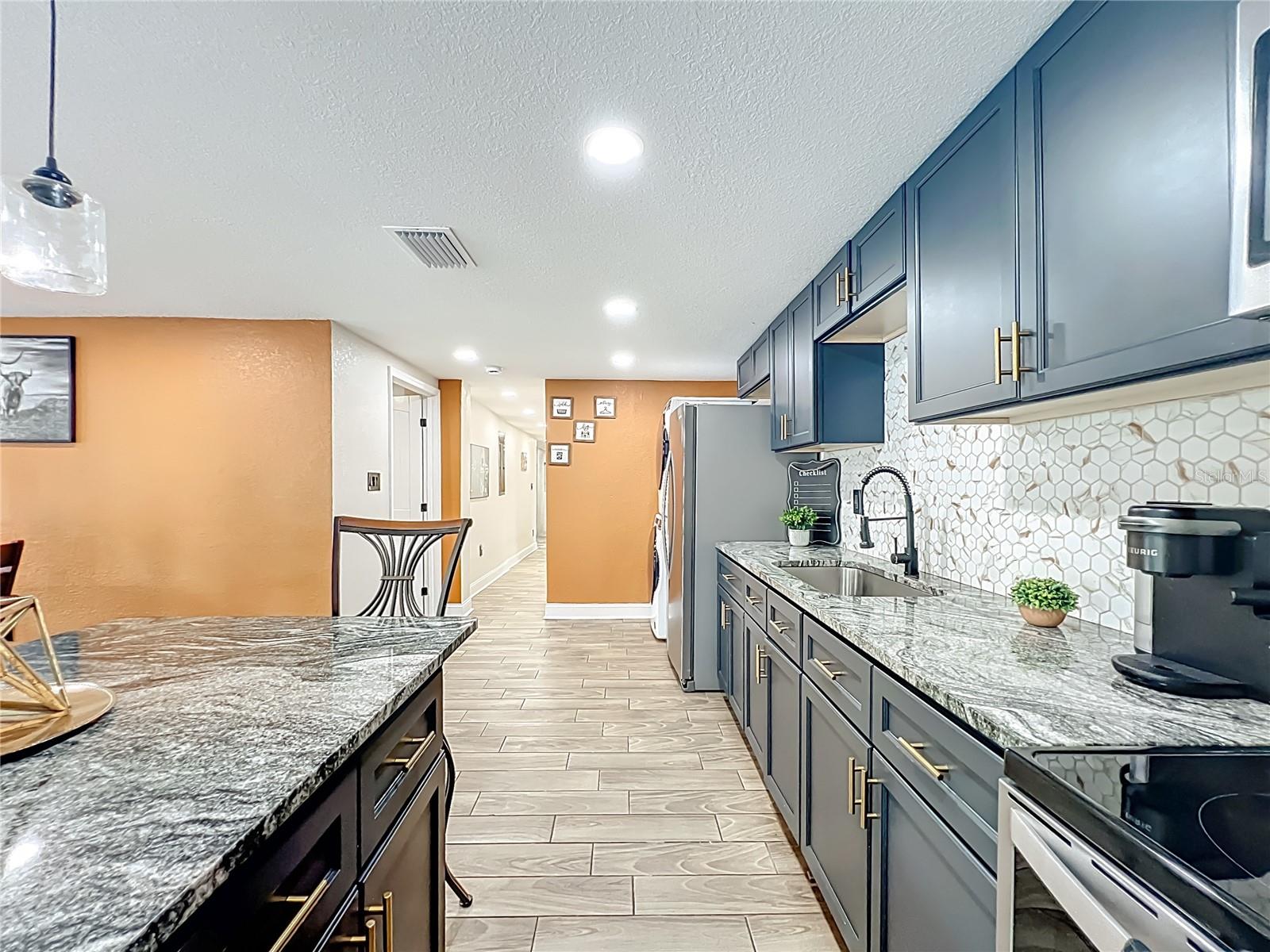 Image 9 of 39 For 638 6th Terrace