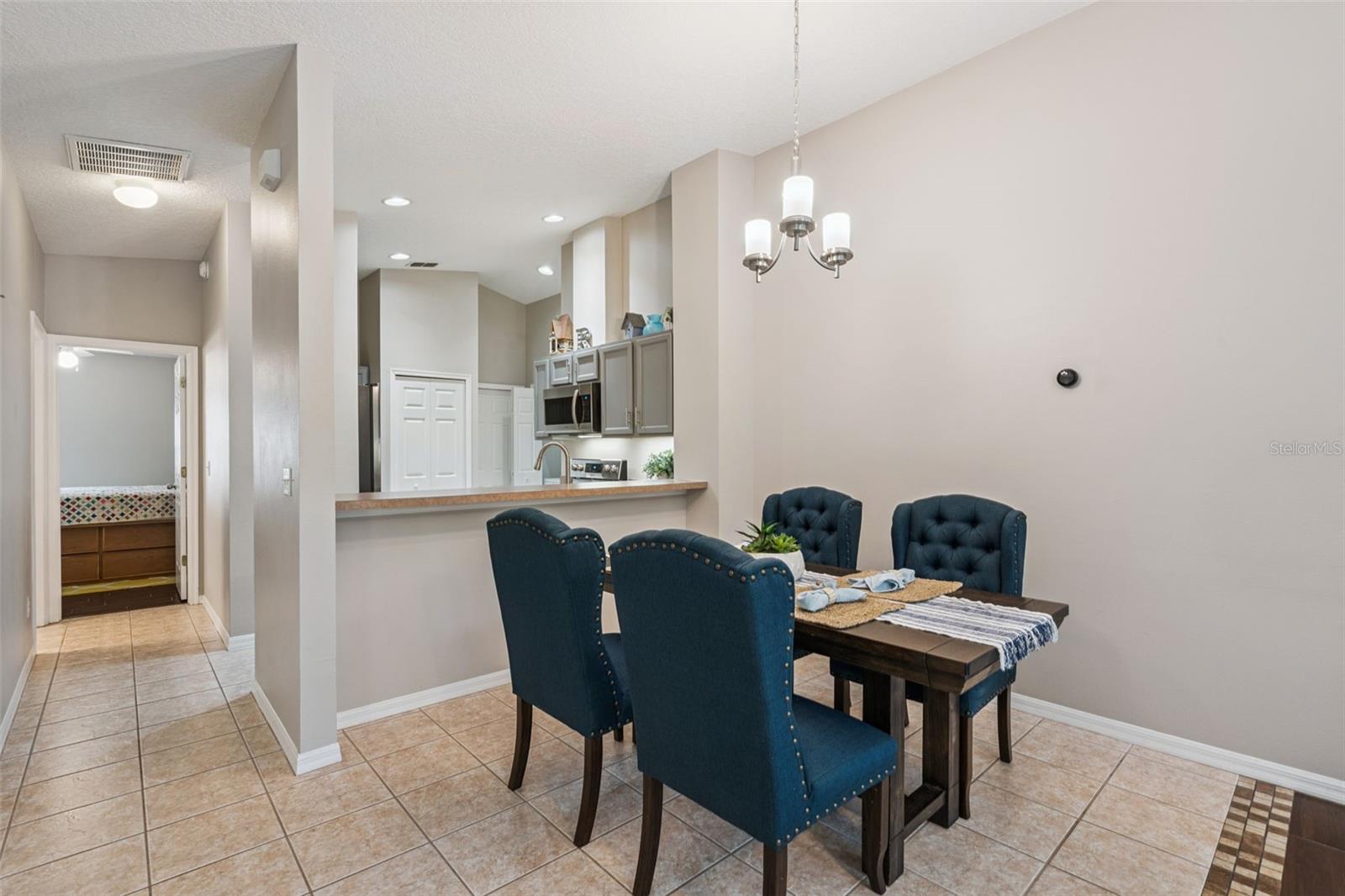 Image 8 of 22 For 2015 Stone Abbey Boulevard