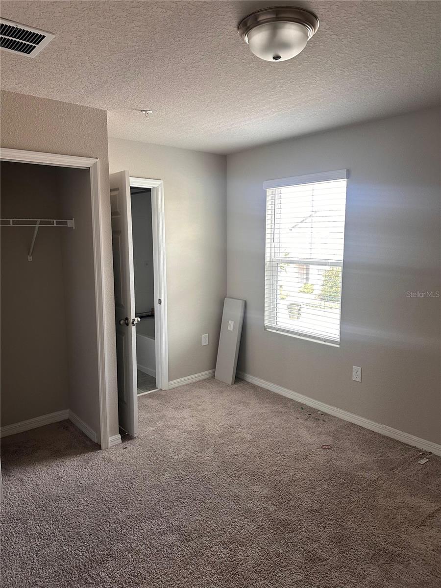 Image 10 of 13 For 2040 Milkweed Street