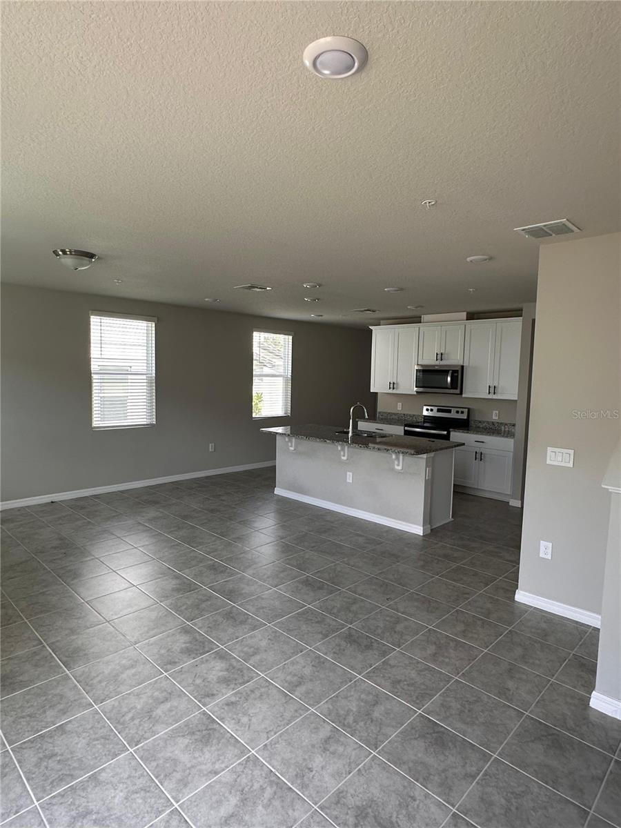 Image 4 of 13 For 2040 Milkweed Street