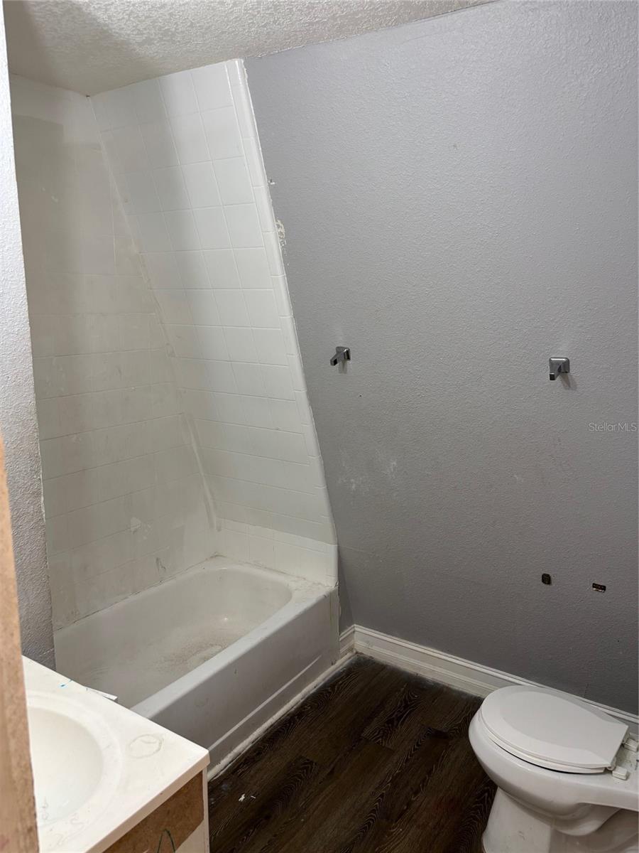 Image 7 of 14 For 4221 Greenfern Drive