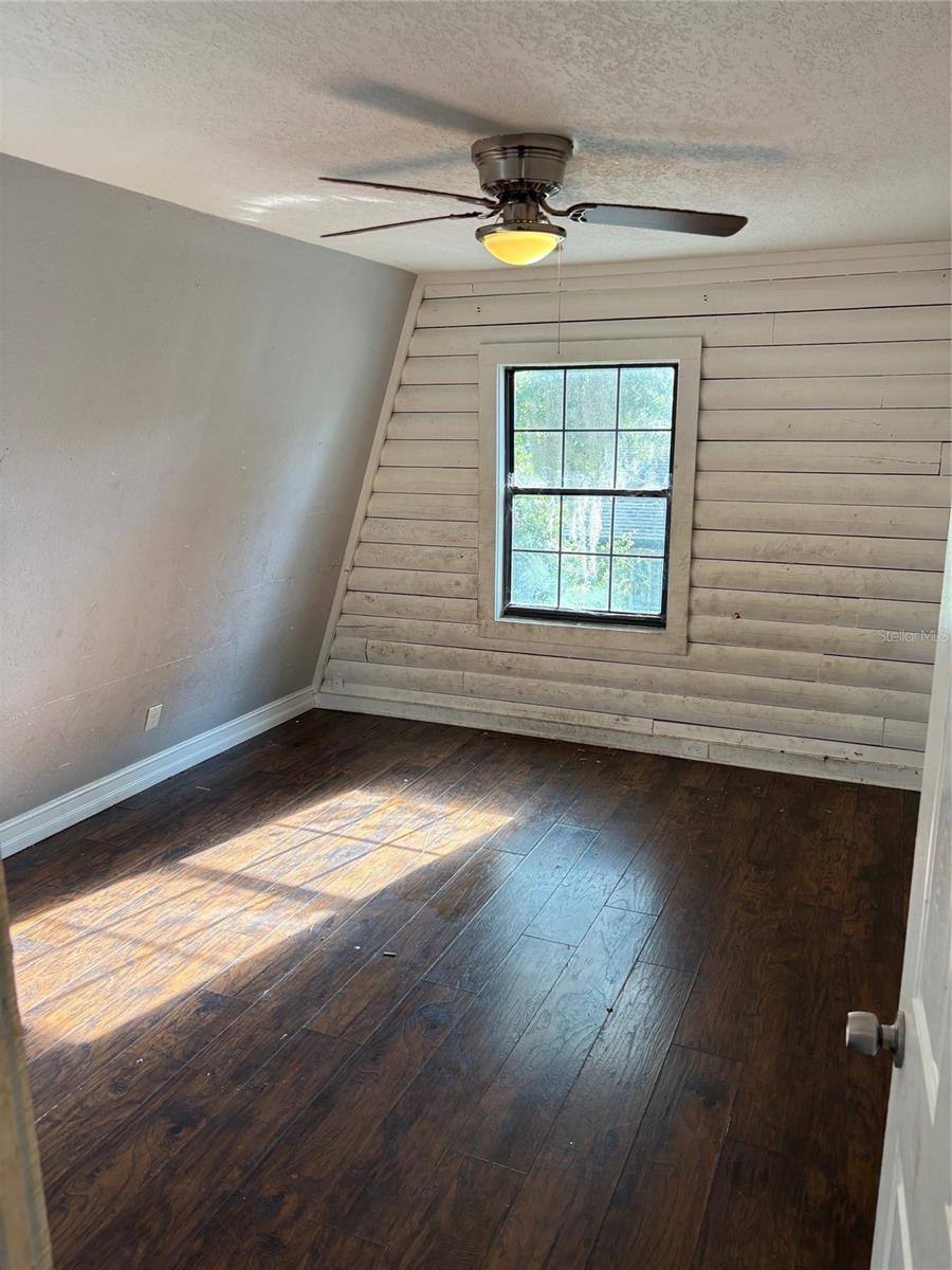 Image 8 of 14 For 4221 Greenfern Drive