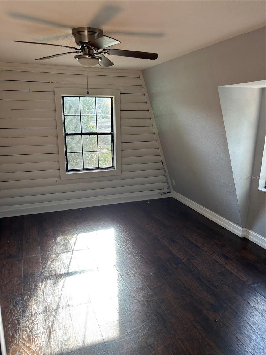 Image 9 of 14 For 4221 Greenfern Drive