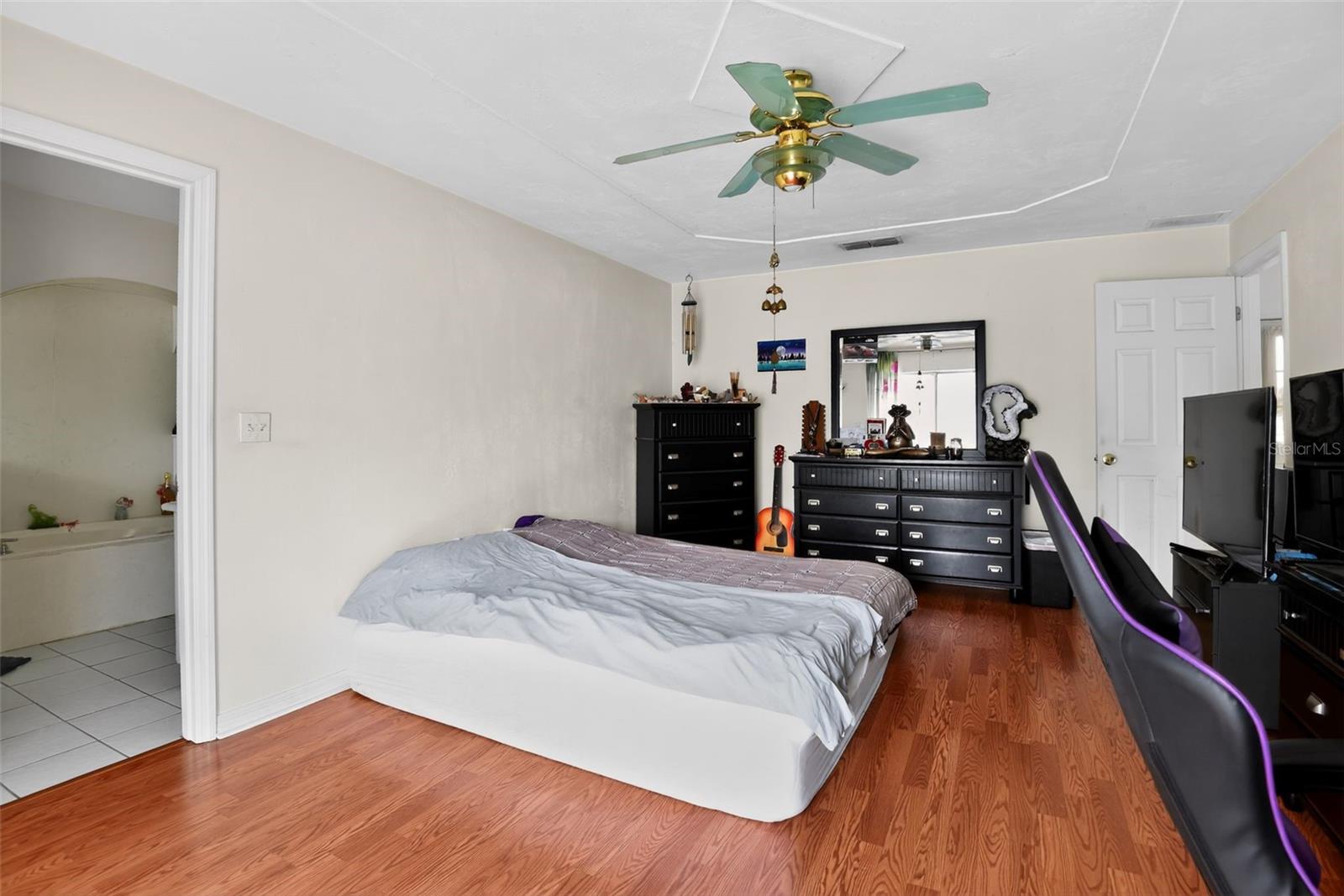 Image 30 of 38 For 22 Roxboro Drive