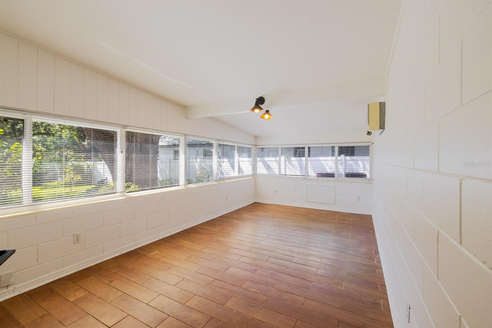 Image 14 of 35 For 2110 Mount Vernon Street