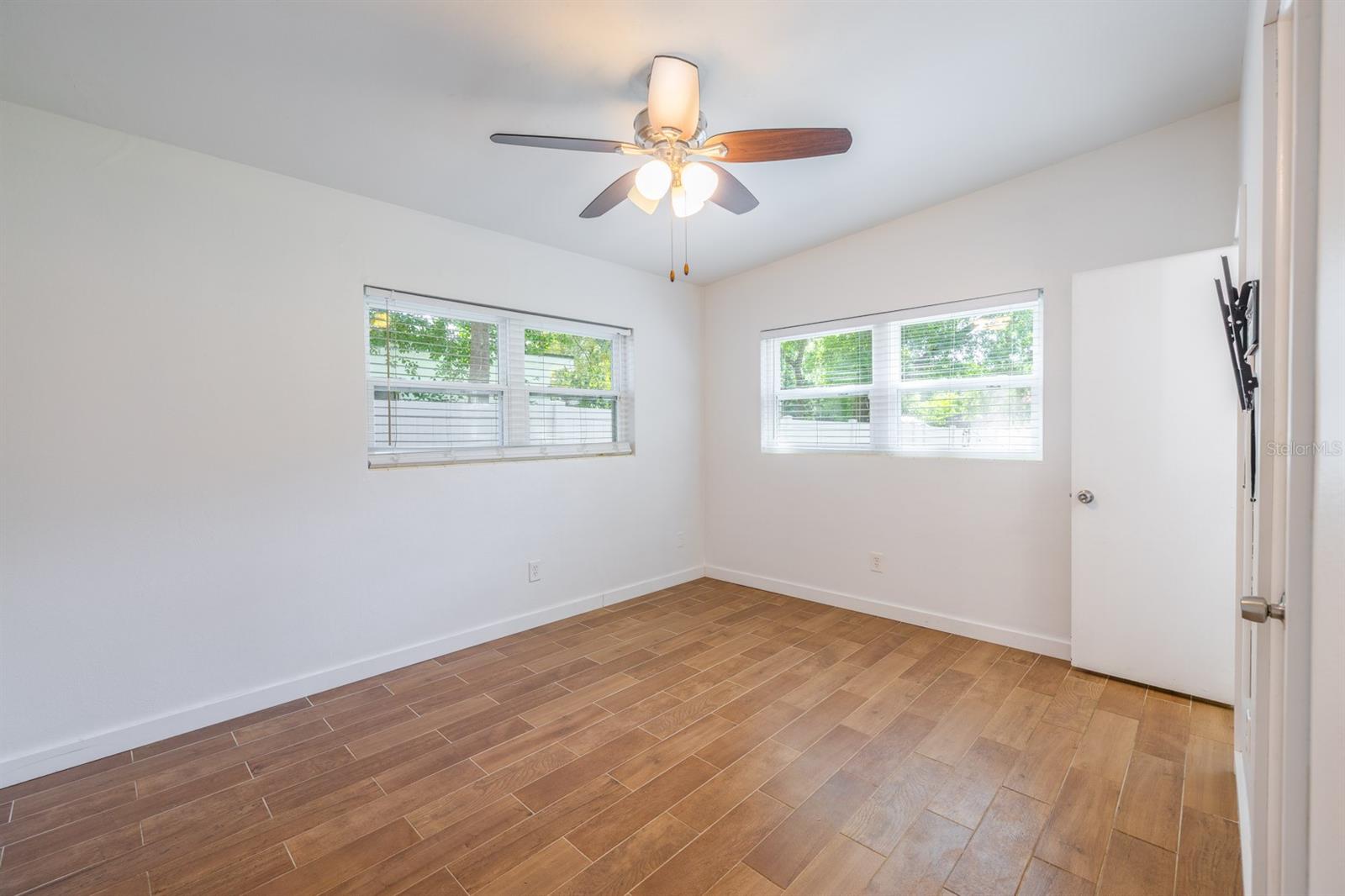Image 17 of 35 For 2110 Mount Vernon Street