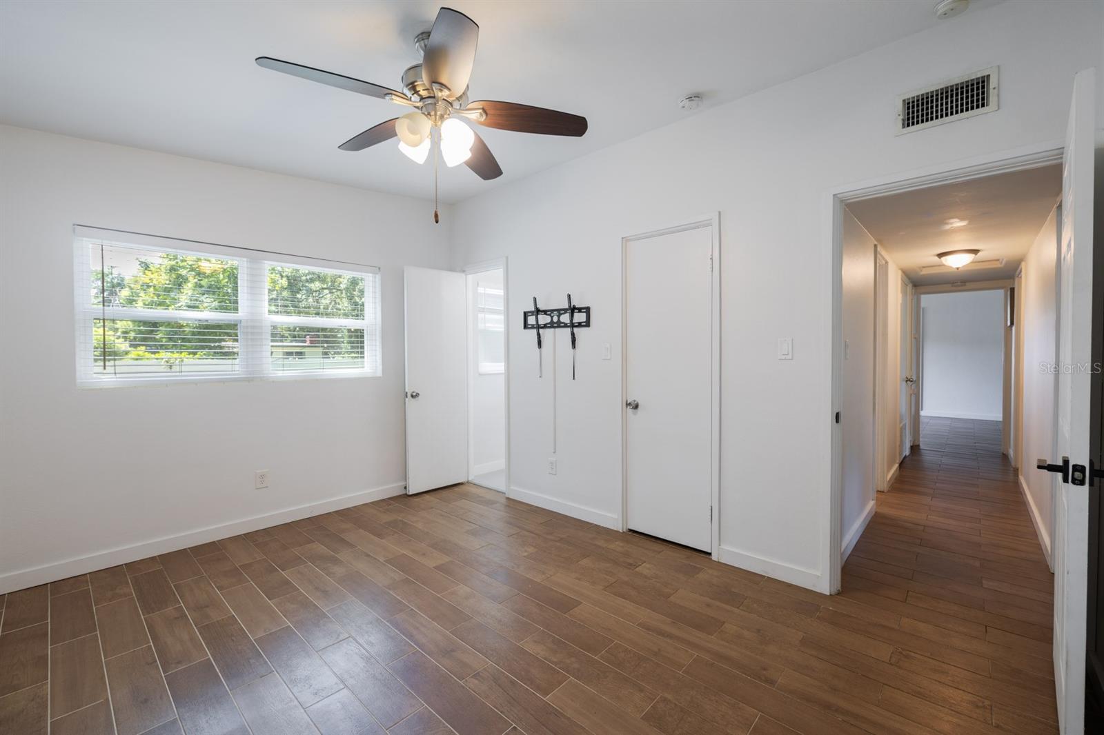 Image 18 of 35 For 2110 Mount Vernon Street