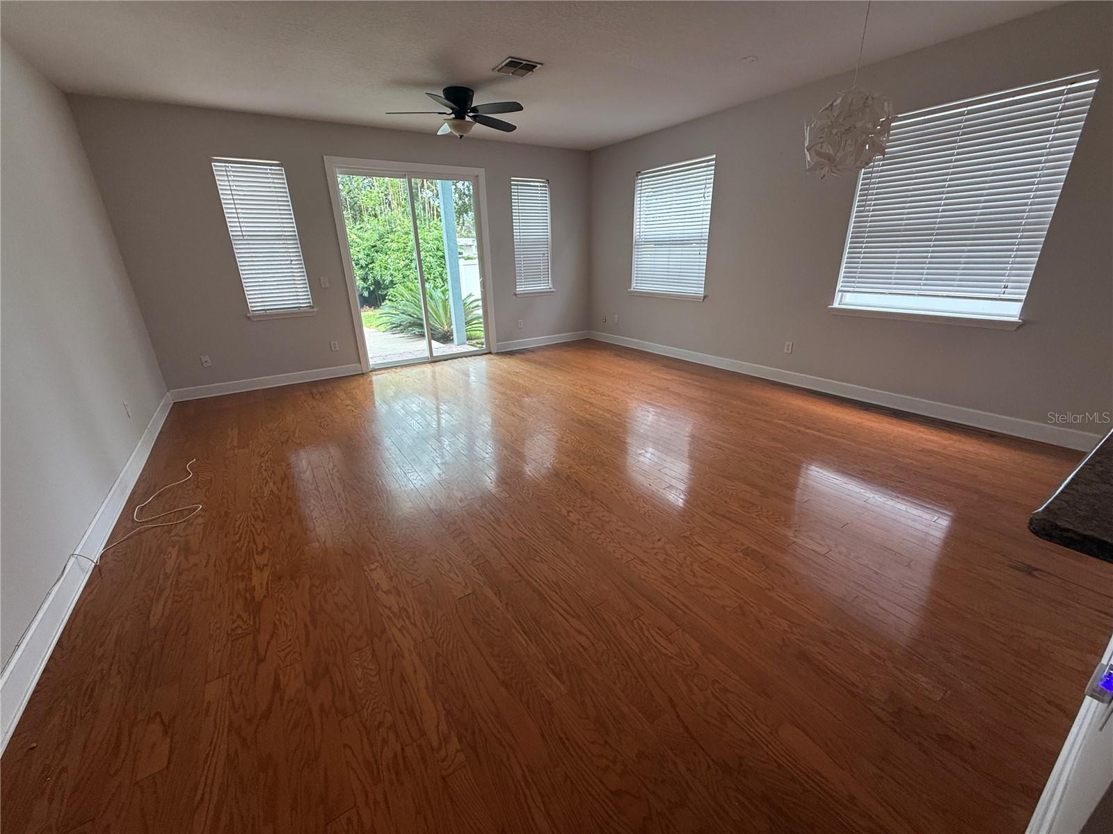 Image 4 of 15 For 2223 Mount Vernon Street