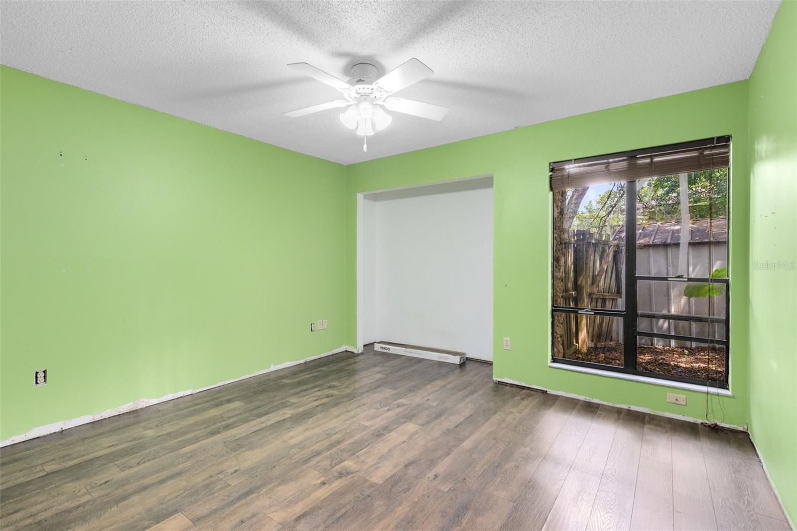 Image 10 of 36 For 270 Queensberry Court