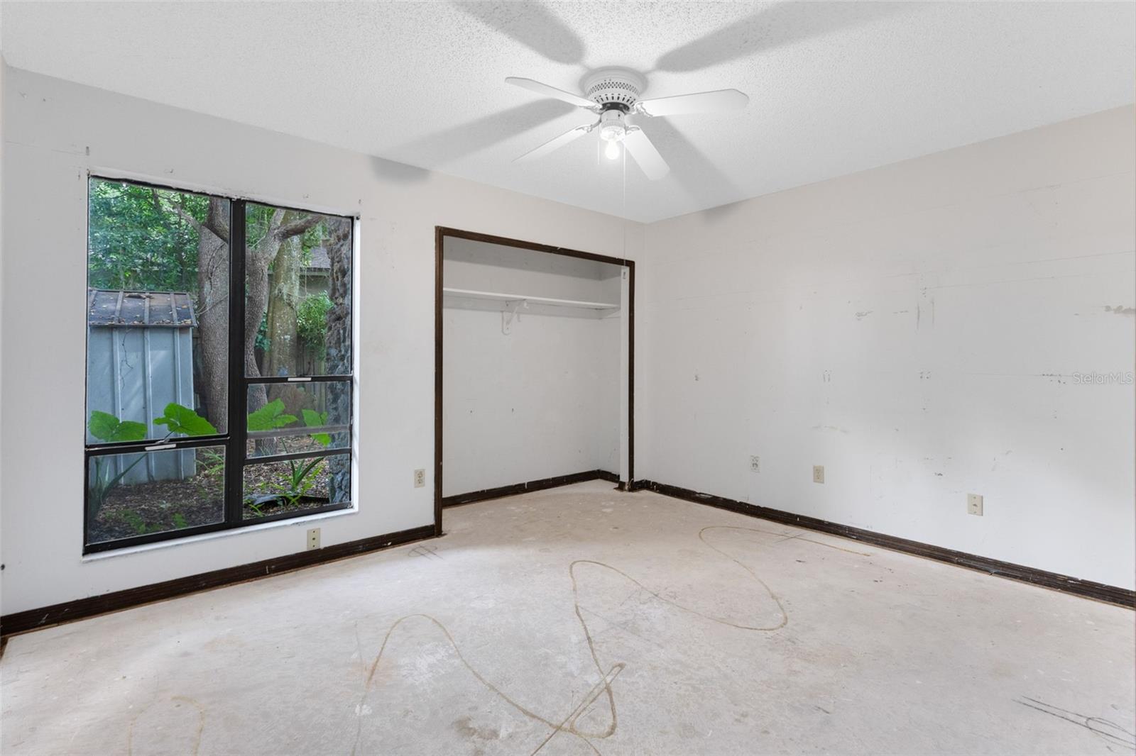 Image 11 of 36 For 270 Queensberry Court