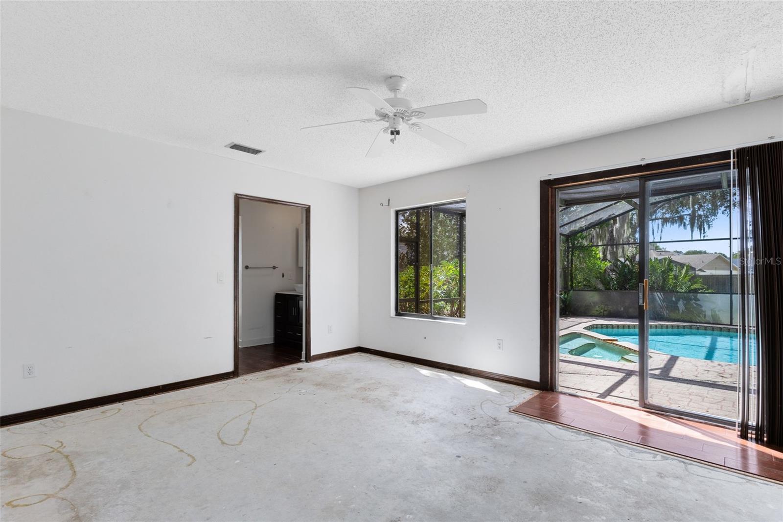 Image 14 of 36 For 270 Queensberry Court