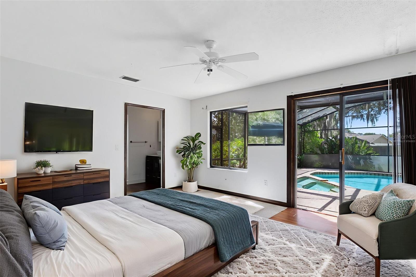 Image 15 of 36 For 270 Queensberry Court