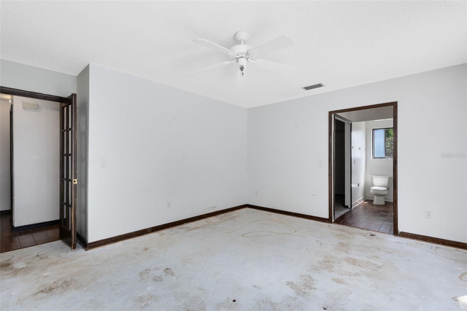 Image 16 of 36 For 270 Queensberry Court
