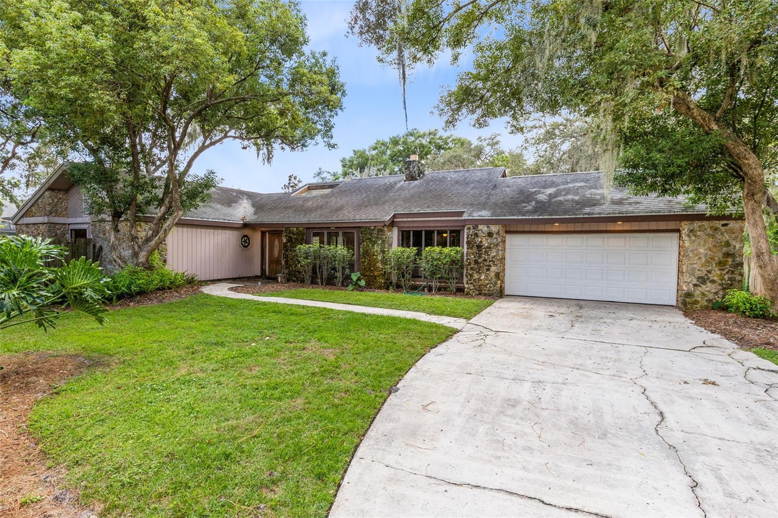 Image 2 of 36 For 270 Queensberry Court