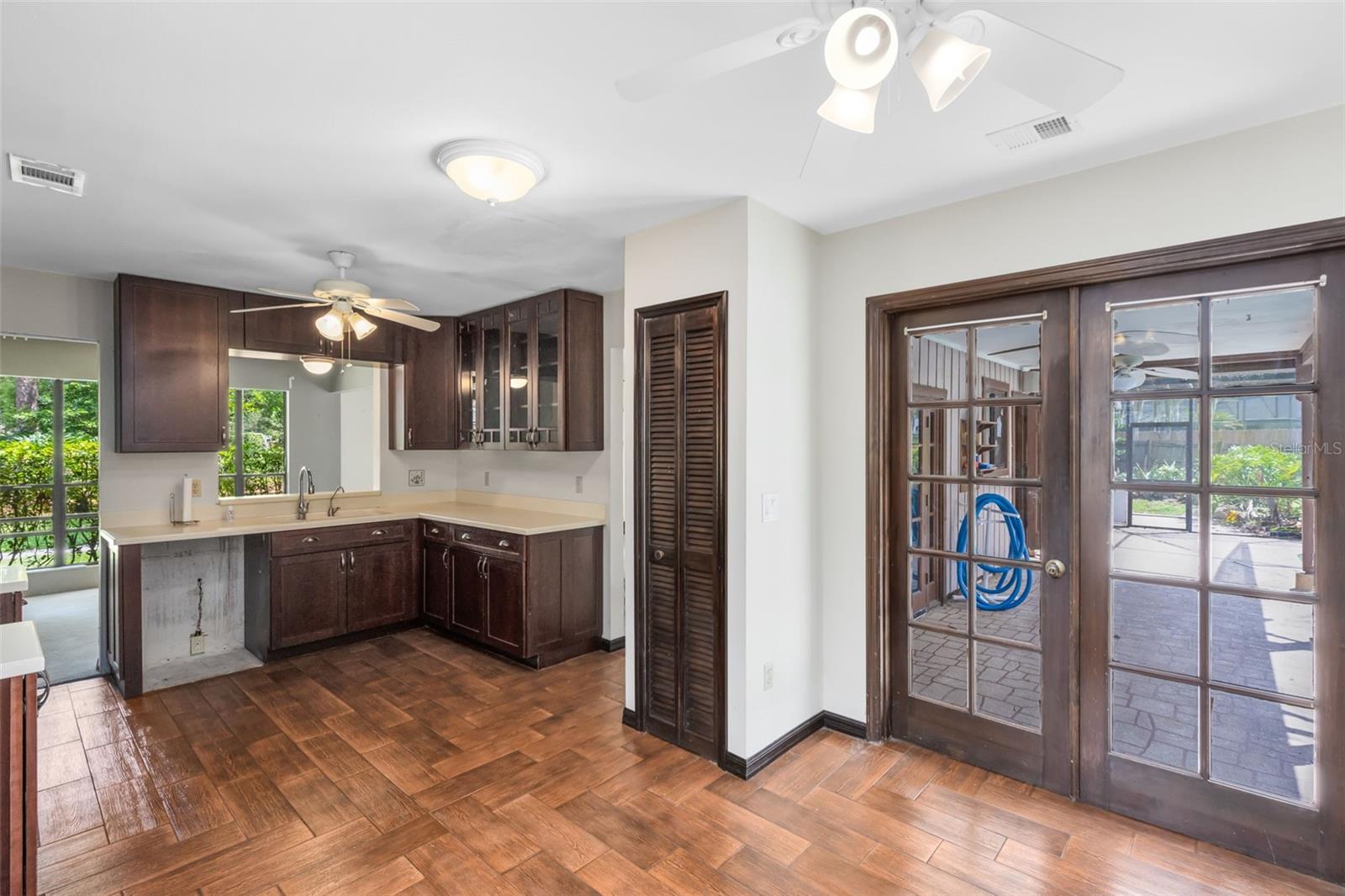 Image 20 of 36 For 270 Queensberry Court