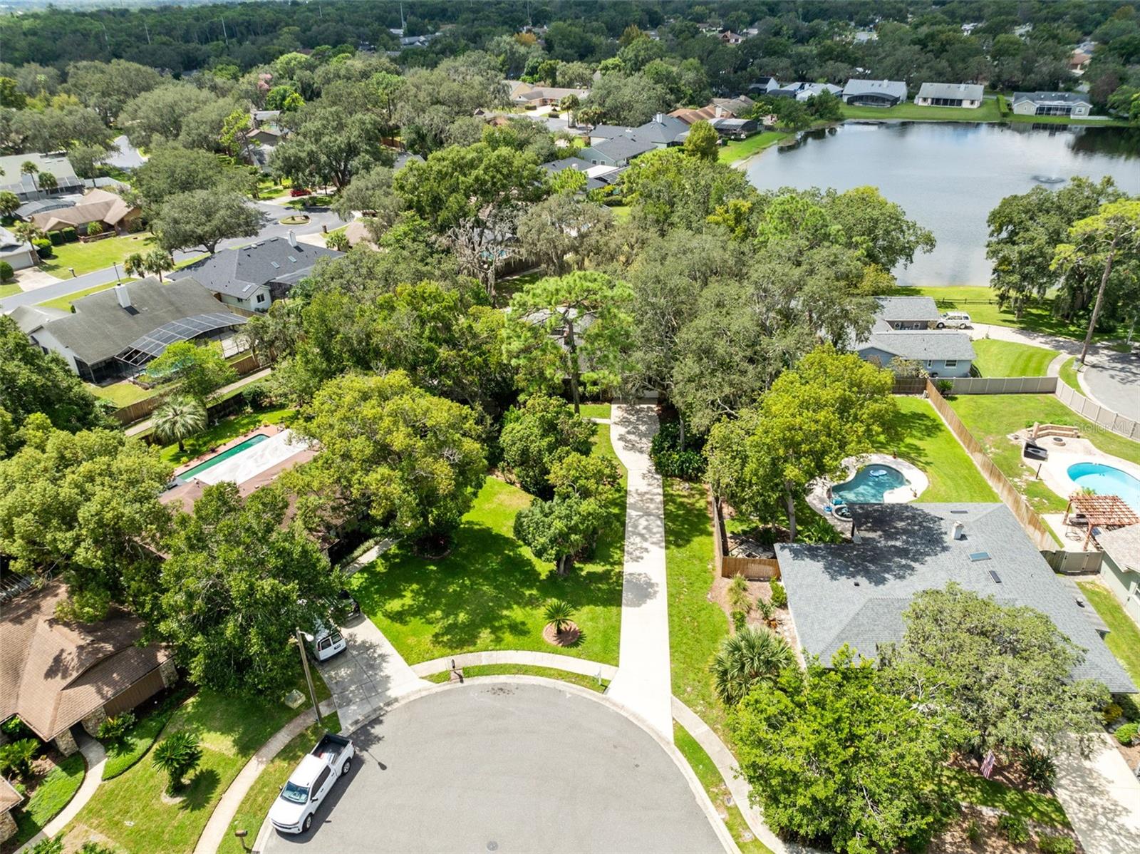 Image 33 of 36 For 270 Queensberry Court