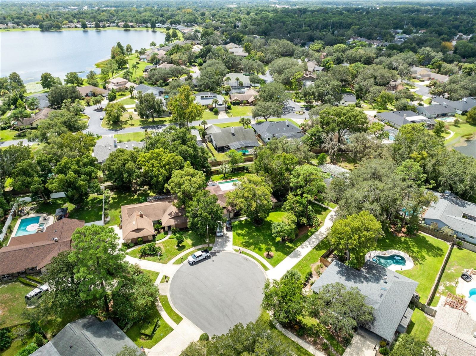 Image 34 of 36 For 270 Queensberry Court
