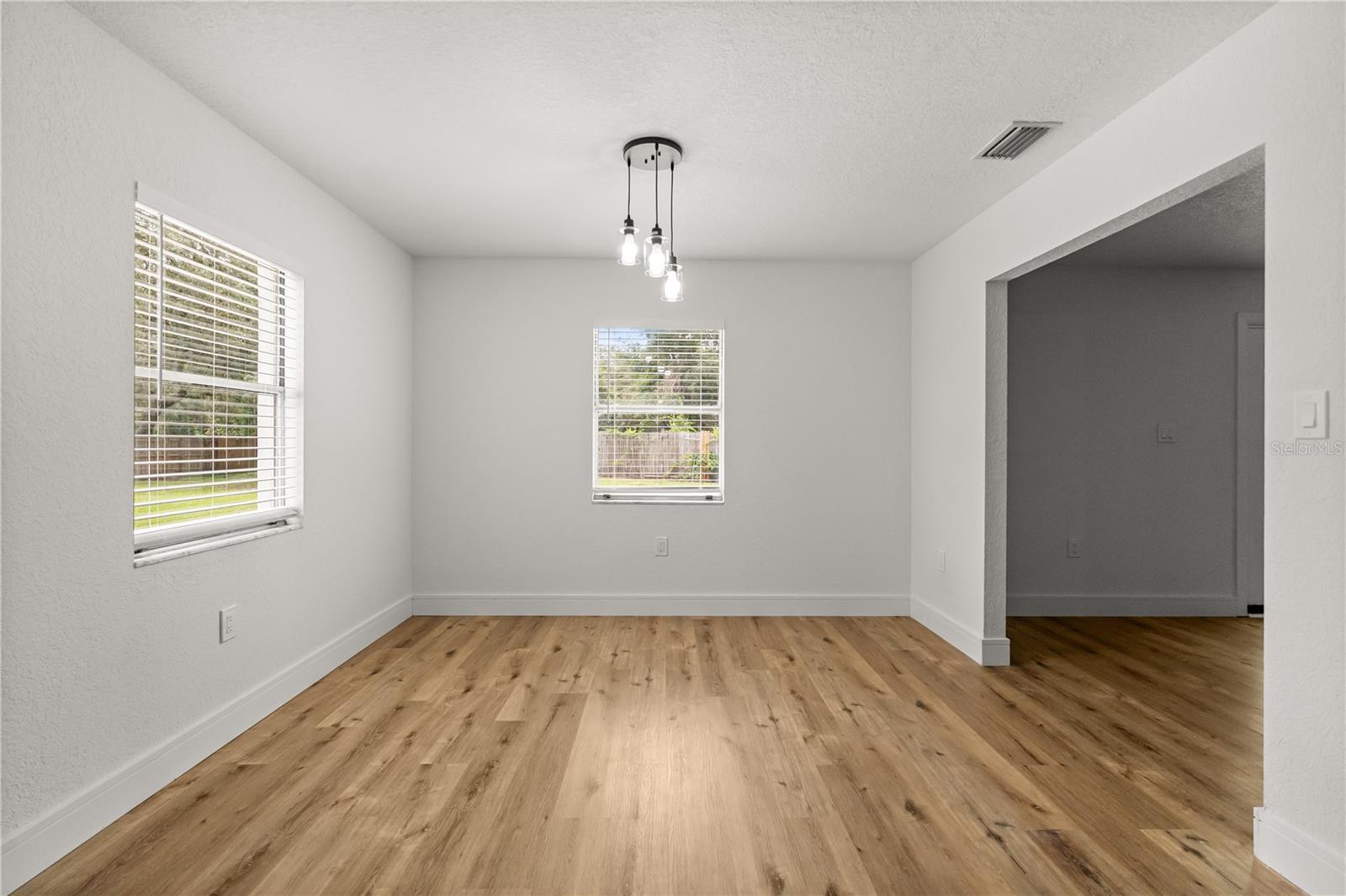 Image 16 of 41 For 3521 Silver Oak Court