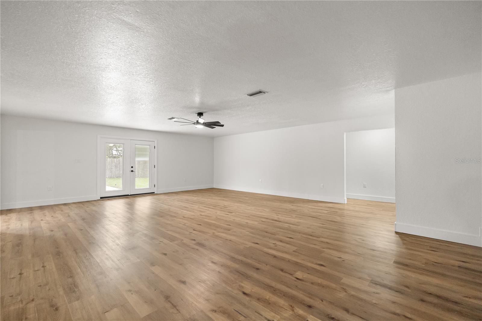 Image 6 of 41 For 3521 Silver Oak Court
