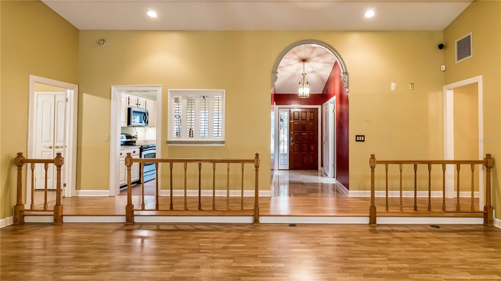 Image 11 of 46 For 950 Lenmore Court