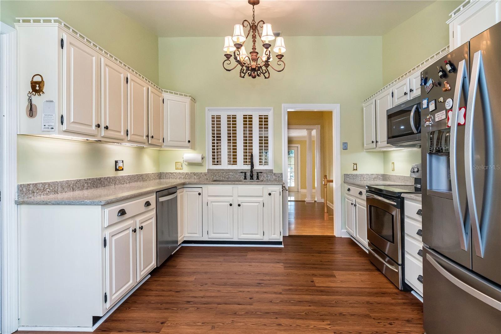 Image 13 of 46 For 950 Lenmore Court