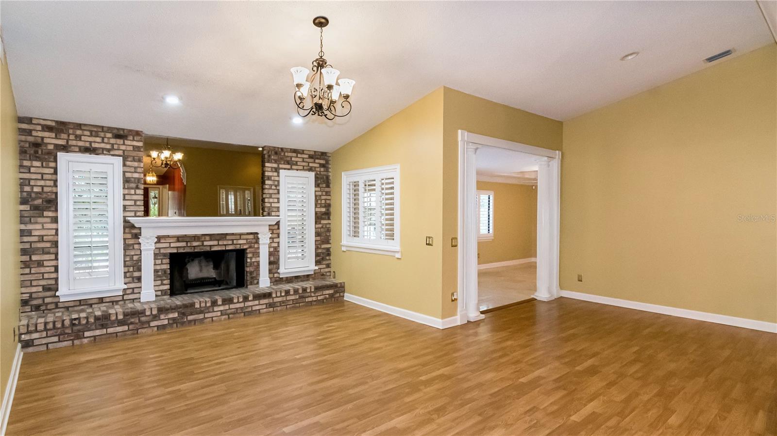 Image 15 of 46 For 950 Lenmore Court