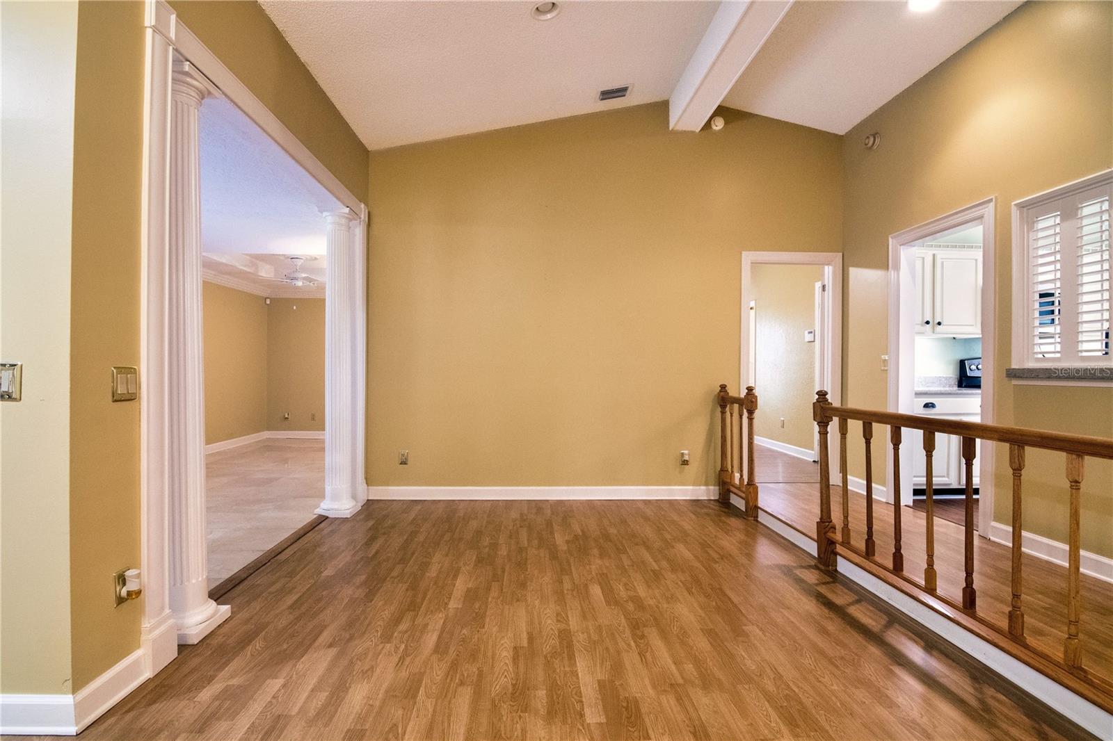 Image 17 of 46 For 950 Lenmore Court