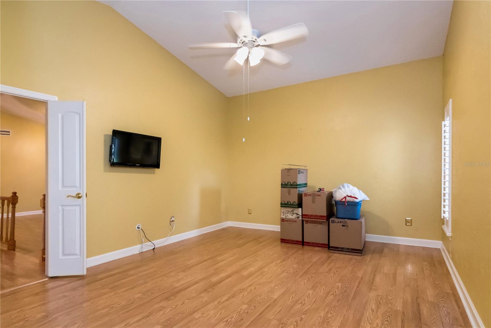 Image 20 of 46 For 950 Lenmore Court
