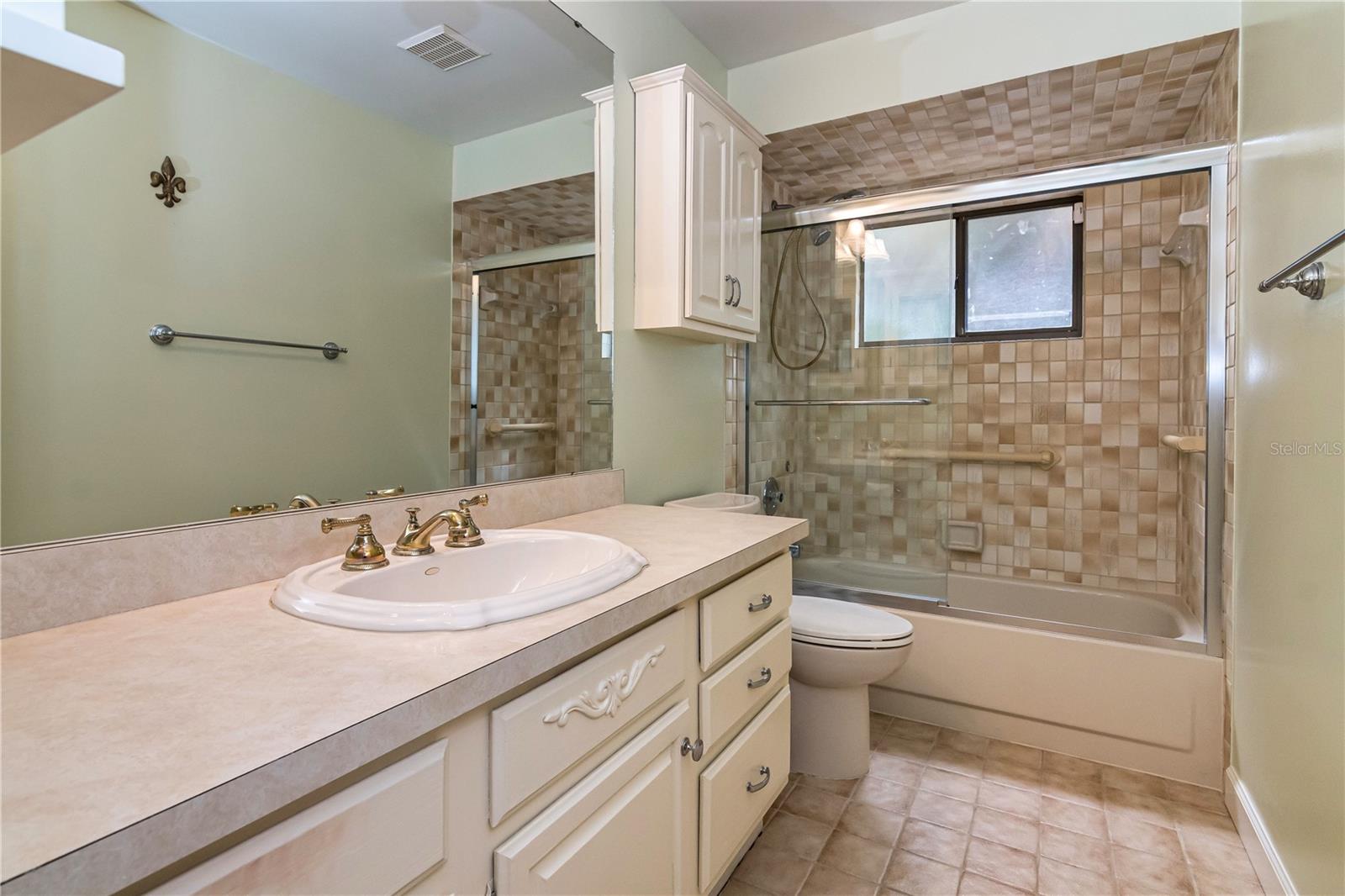 Image 29 of 46 For 950 Lenmore Court